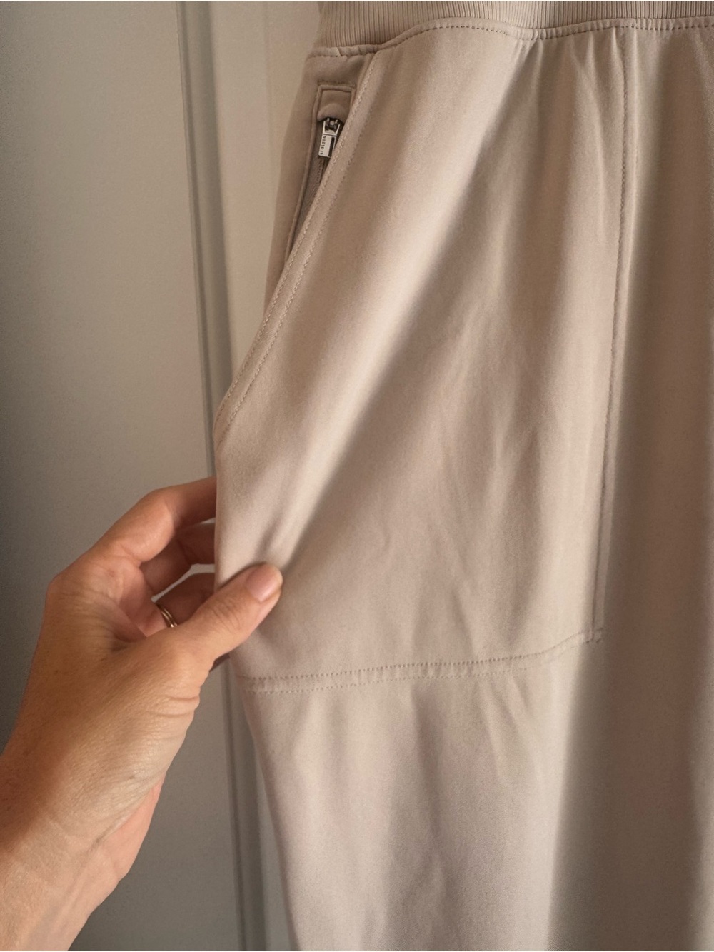 Athleta Venice High Rise Jogger XL Oatmeal Beige Cream Athleisure Travel Pant - Picture 7 of 12
